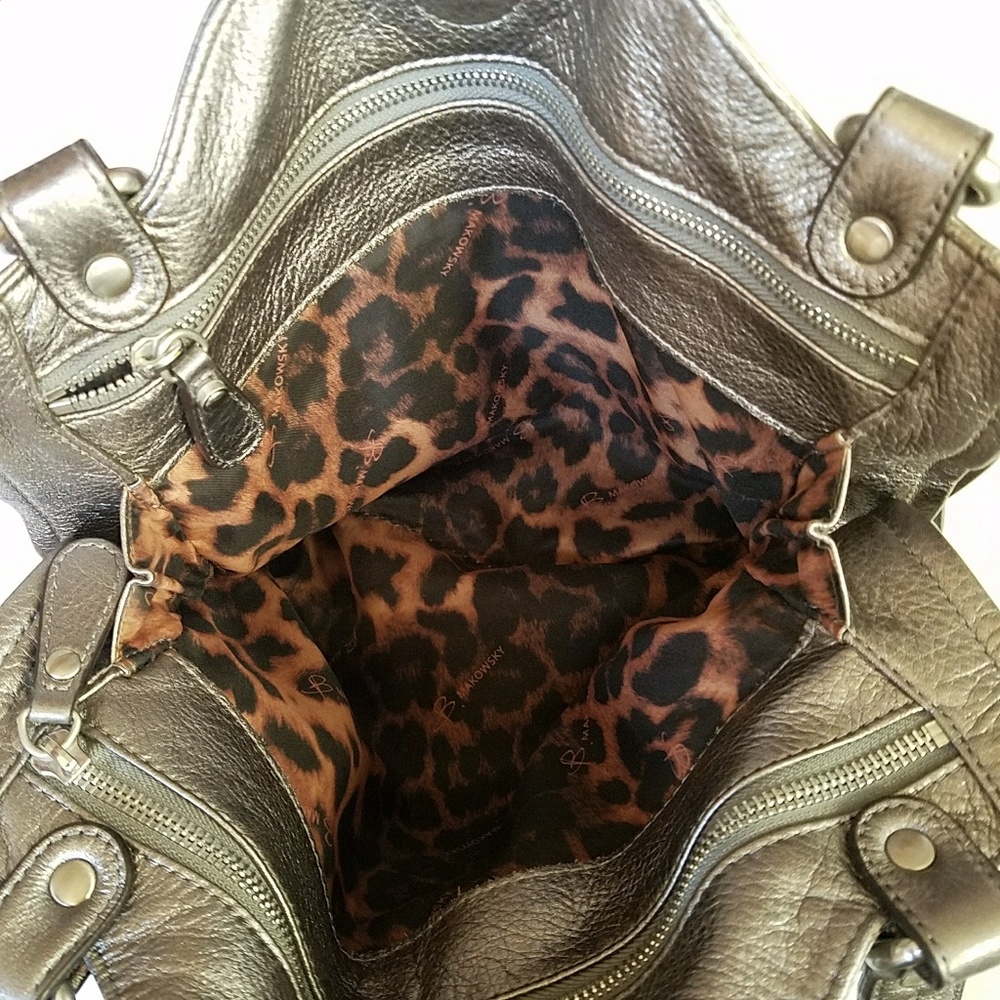 B. Makowsky Silver Hobo Bag Lots of Pockets - Picture 5 of 8